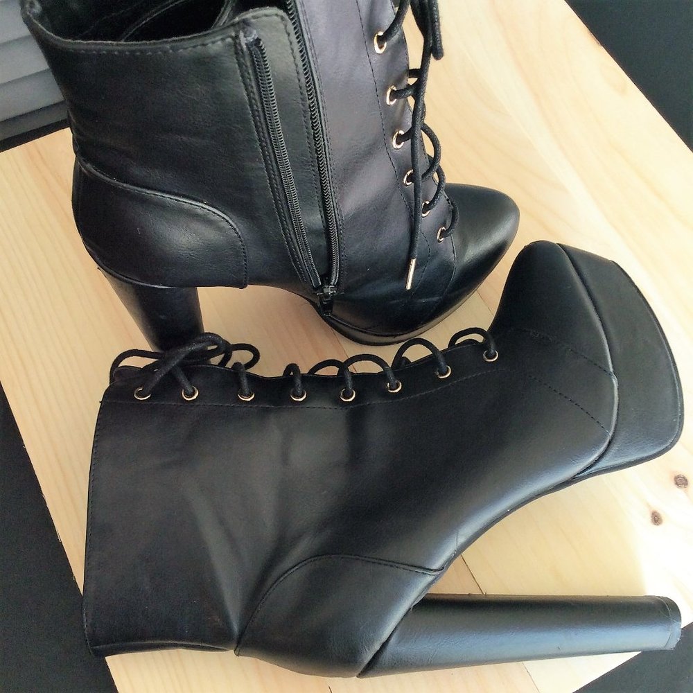 6 Inch Triangle Block Heeled Lace Up Ankle Boots